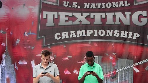 17歲男孩連續兩年當選美國“發短信最快的人”