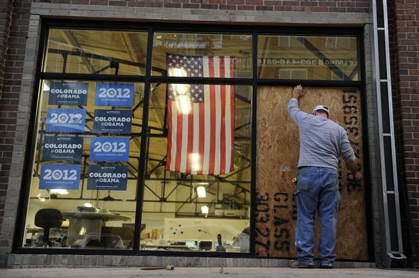奧巴馬選情落后遭遇“禍不單行” 辦公室遭槍擊、特工醉酒被捕