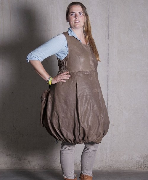 節(jié)省托運費是王道！神奇飛行服幫乘客“穿行李”