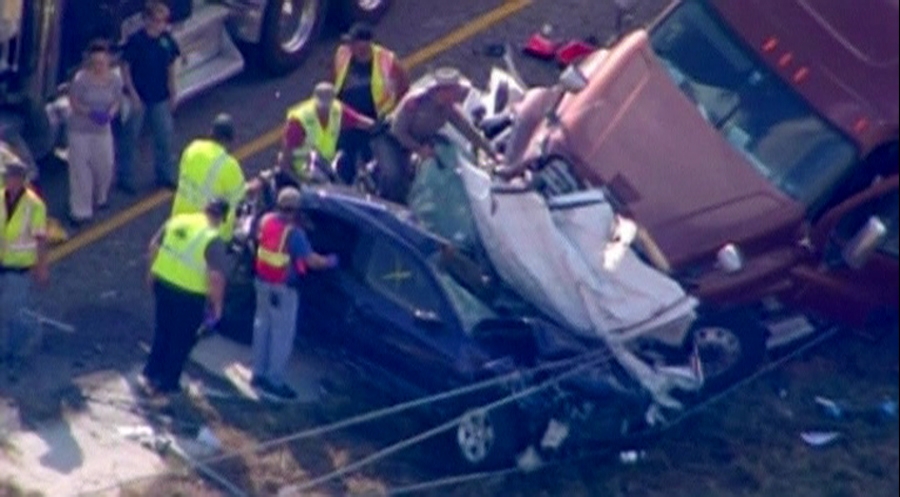 美國感恩節140多輛汽車濃霧中相撞 兩人死亡近百人受傷