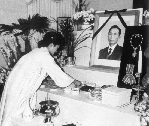 樸槿惠上演“公主復仇記”從恬靜少女到韓國女總統