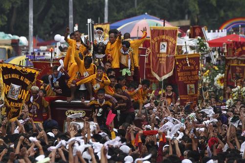 圖：菲律賓馬尼拉“黑耶穌節”盛大巡游