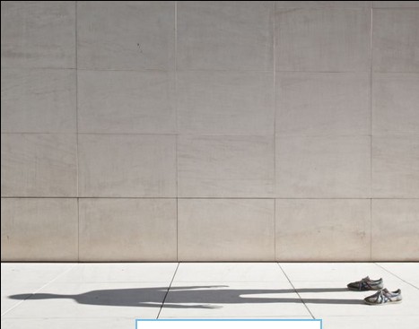 “隱形人”藝術家拍攝深邃影子照片 反映自身不斷變化個性