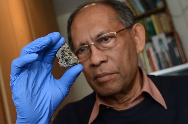 英學(xué)者隕石中找到外星化石 欲證實人類源自外太空