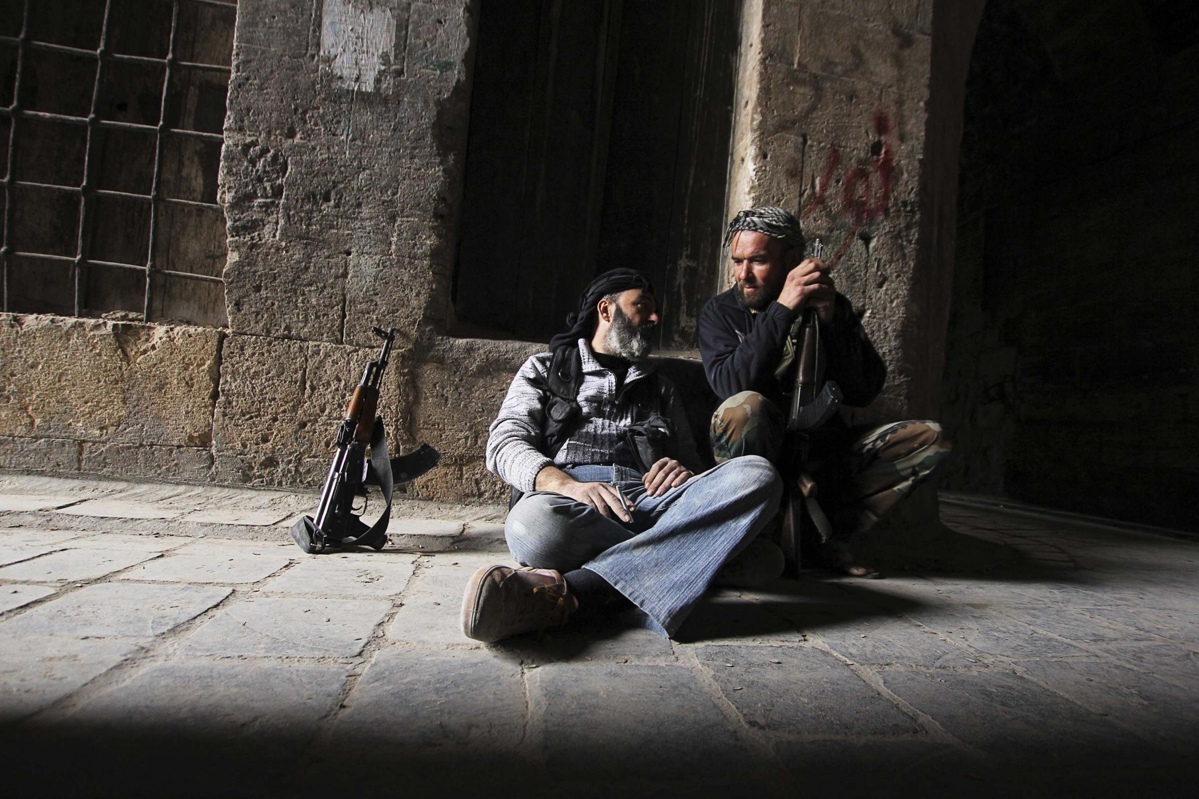 敘利亞反對(duì)派稱又一政府軍將領(lǐng)倒戈 集束炸彈再惹爭(zhēng)議