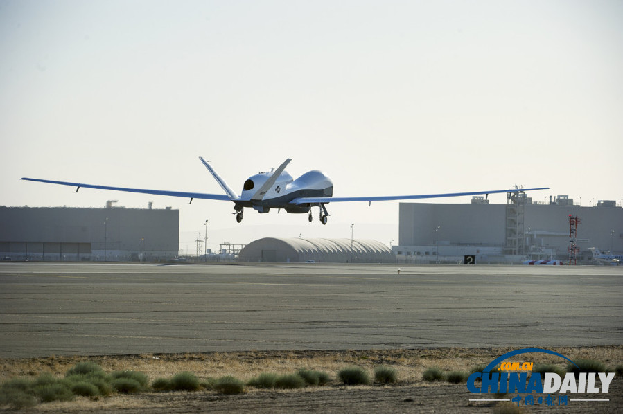 美國海軍型MQ-4C全球鷹無人偵察機成功首飛