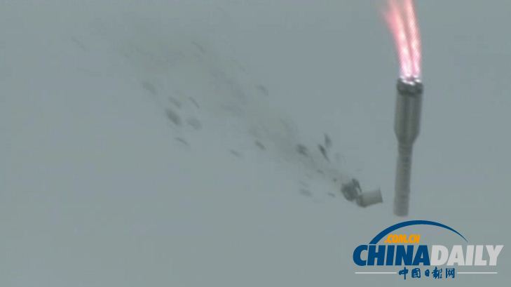 慘烈！實拍俄羅斯質子M運載火箭升空后失控爆炸