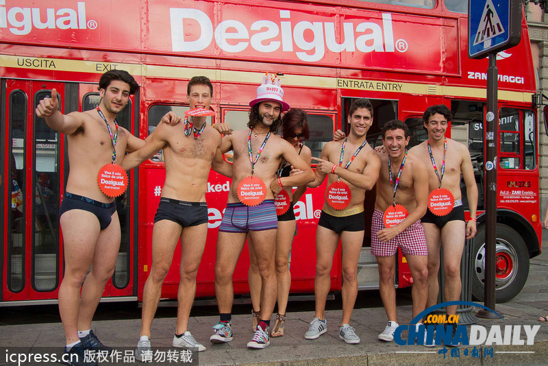 意大利商店上演&#8220;半裸派對(duì)&#8221; 穿內(nèi)衣購(gòu)物很瘋狂