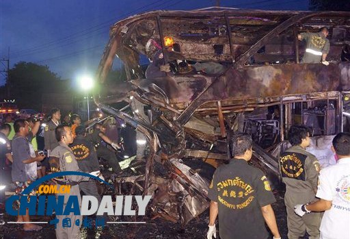 泰國(guó)卡車(chē)撞大巴致19人死亡 疑卡車(chē)司機(jī)打瞌睡造成