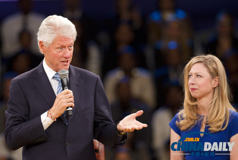 美國前總統克林頓攜女兒訪問南非（高清組圖）