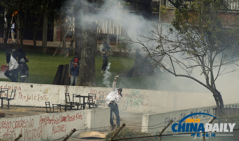 哥倫比亞全國大罷工要求下調汽油價格 引發(fā)警民沖突（組圖）