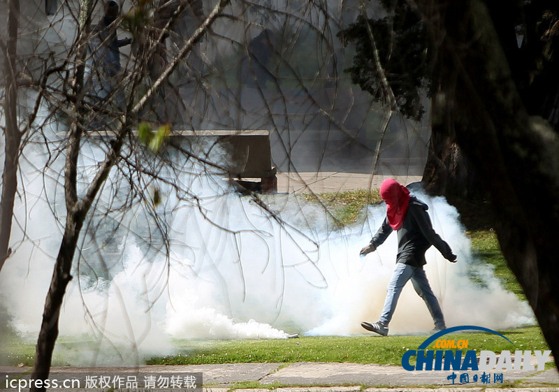 哥倫比亞全國(guó)大罷工要求下調(diào)汽油價(jià)格 引發(fā)警民沖突（組圖）