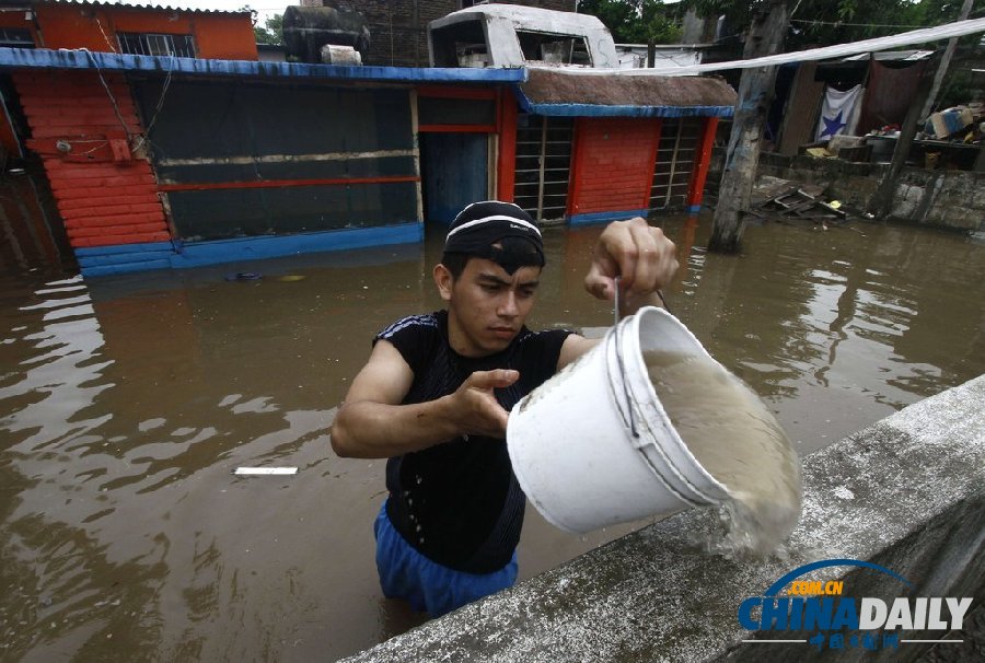熱帶風暴登陸墨西哥致至少13死（高清大圖）