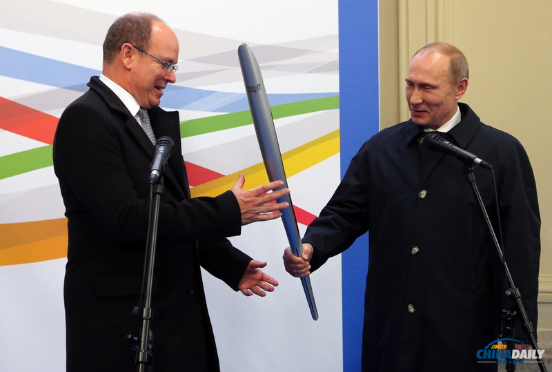 普京向摩納哥親王轉交索契奧運會火炬