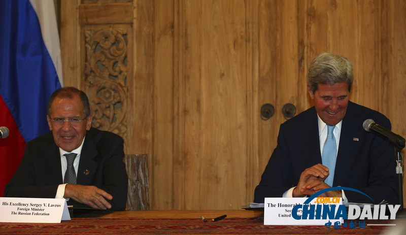 APEC峰會(huì):美國(guó)務(wù)卿克里與俄外長(zhǎng)相見(jiàn)甚歡
