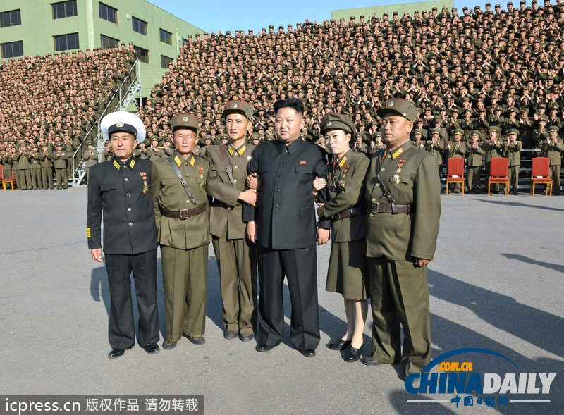 朝鮮最高領導人金正恩觀看軍人藝術慶典(圖)