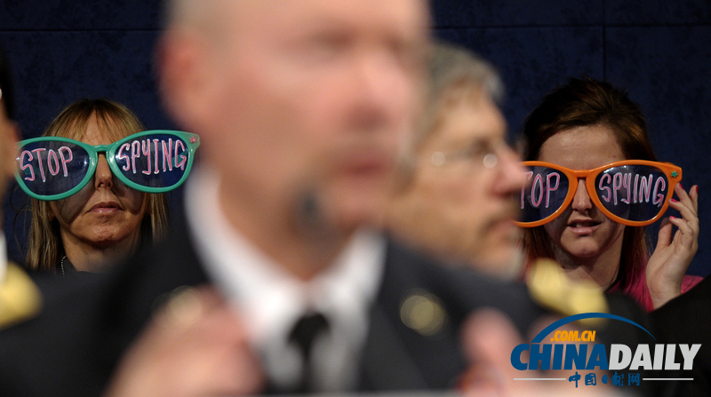 美眾議院情報委員會聽證會 抗議者戴“停止竊聽”眼鏡（組圖）