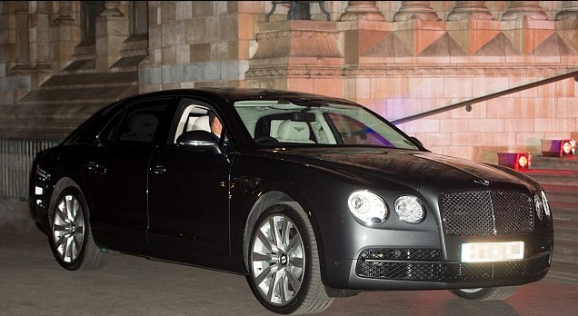 價值25萬英鎊豪華賓利！威廉夫婦最新座駕曝光