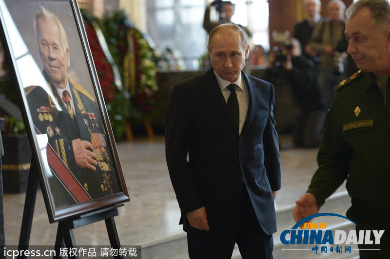 普京出席“槍王”AK-47之父葬禮