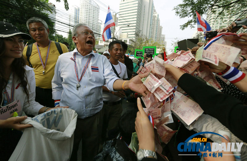 泰反對派陣營日漸壯大 捐款數到手軟要用麻袋裝