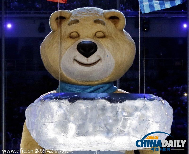 索契冬奧會閉幕式:吉祥物吹滅圣火