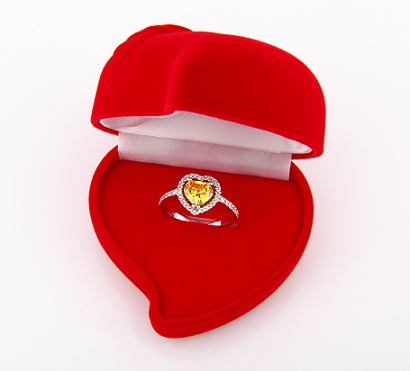 頭發(fā)和骨灰結(jié)合變成鉆石，讓愛不磨滅