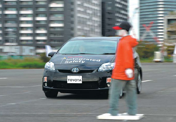 Automakers split on how to deploy automatic braking