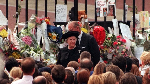 “彩虹女王”的帽子情結