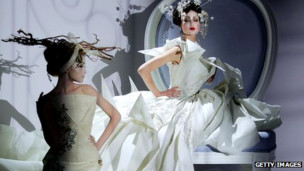 特寫：改變世界時裝的五大英國貢獻