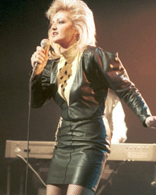 英國花甲嫗獲選出征歐洲歌賽