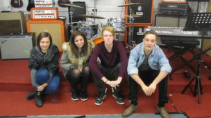 獎(jiǎng)學(xué)金幫助年輕人進(jìn)入音樂產(chǎn)業(yè)