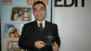 留英訪談:華人獲英國高校學聯終生成就獎