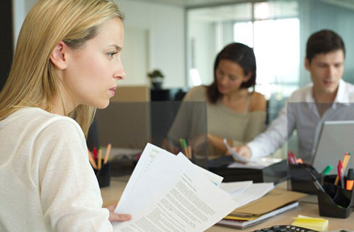 美女求職簡歷不該附照片?