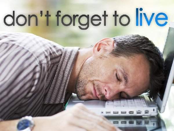 “有錢無閑”還是“無錢也無閑”？