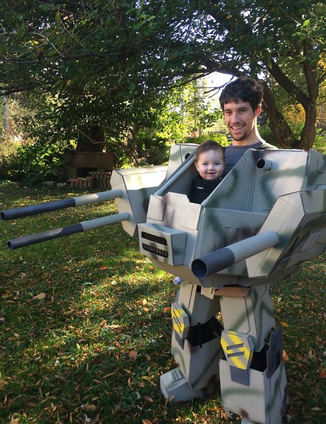 天才父母萬圣節(jié)搞怪親子裝火遍網(wǎng)絡(luò)（組圖）