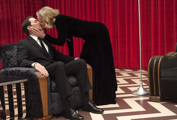 《紐約時報》選出2017十佳美劇!最離奇、最燒腦的都在這