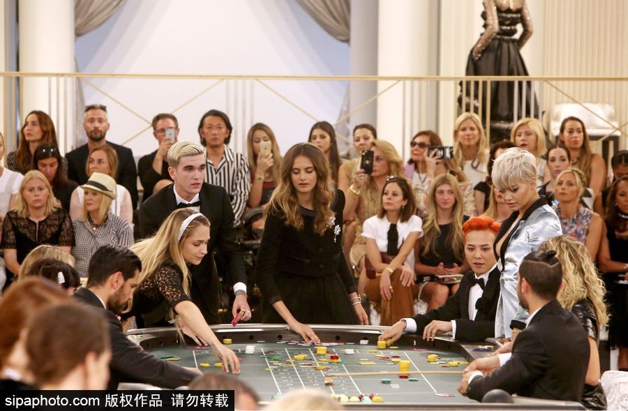 炫酷！比衣服更夢幻的是香奈兒的秀場布景（組圖）