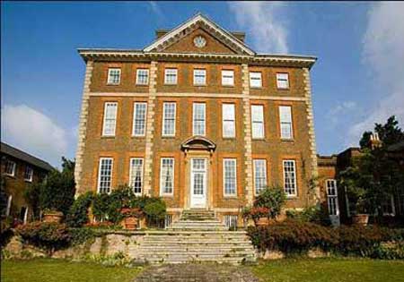 布萊爾購百萬英鎊豪宅送愛女