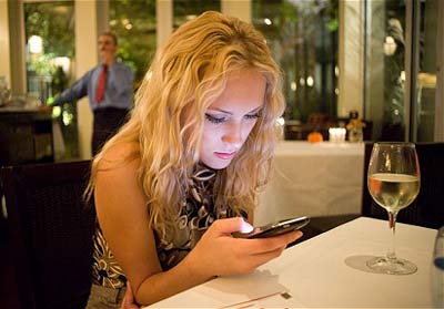 研究：大學生對現(xiàn)代科技上癮 猶如吸毒