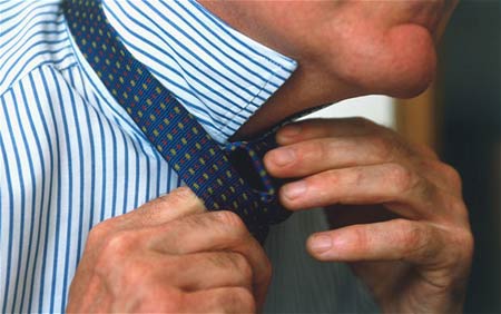 英職場著裝刮休閑風 領帶50年內將消亡