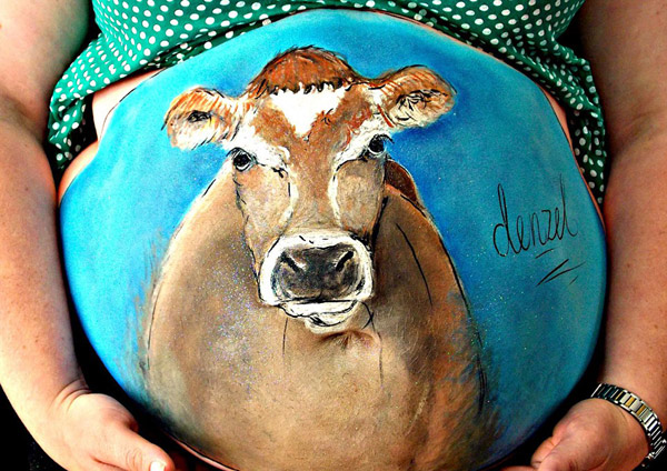 英藝術(shù)家孕婦肚皮上涂鴉紀念美好過程（組圖）