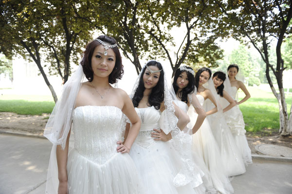 New LCU graduates pose for photos in Liaocheng, East China's Shandong province, June 1, 2013. Graduates in wedding gowns honor college years
