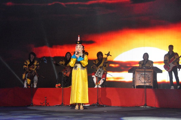 Erenhot hosts cultural tourism festival