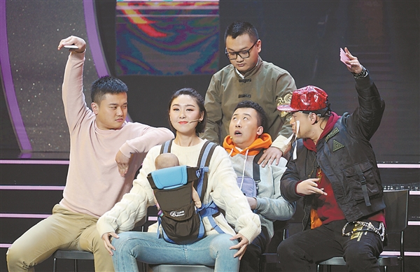 Spring festival gala lights up port city