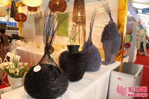 各色產(chǎn)品扮靚臨博會(huì)