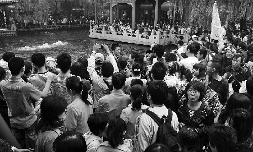 濟南9景區兩天接待24萬游客 僅門票攬金458萬