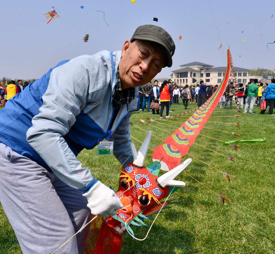 Kite-making helps city soar