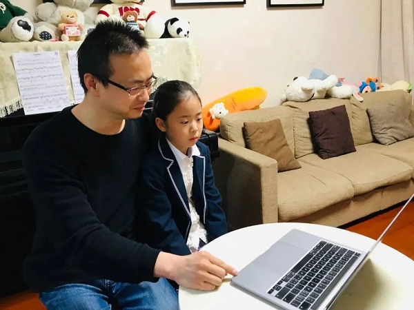 Online concert entertains people amid COVID-19 outbreak in Jiading