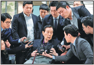 Seoul trial opens for family that runs Lotte