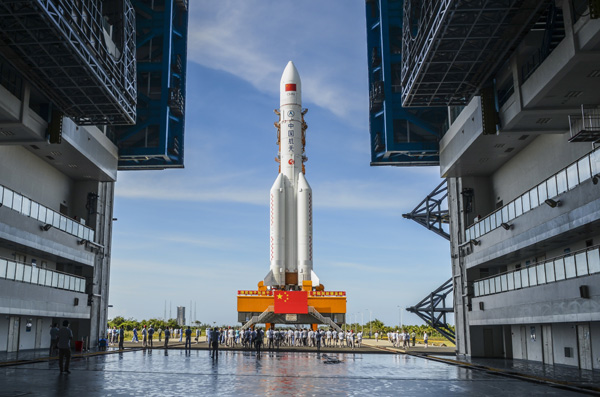 Heavy-lift rocket readied for 2nd mission